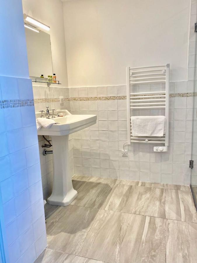 Noubar Bed and Breakfast Cenevieres Buitenkant foto
