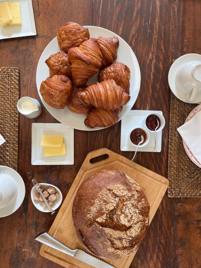 Noubar Bed and Breakfast Cenevieres Buitenkant foto